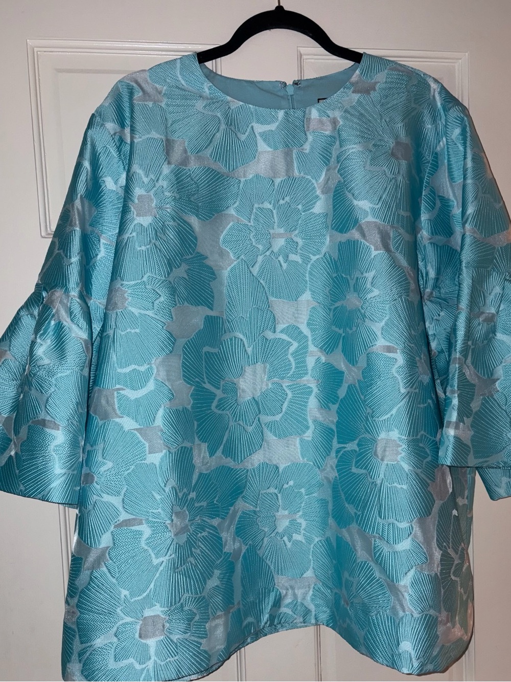 XXL Tuckernuck GORGEOUS Blouse in the Blue Bloom Pattern Originally $225+